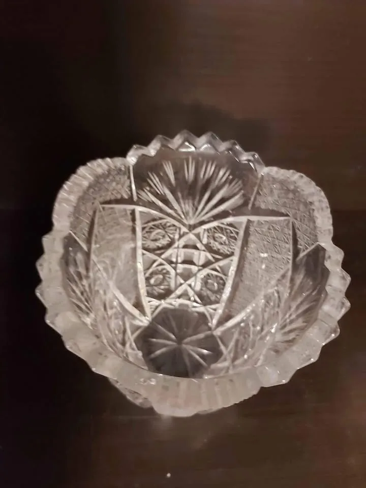 Vintage crystal vase image indicator(2)