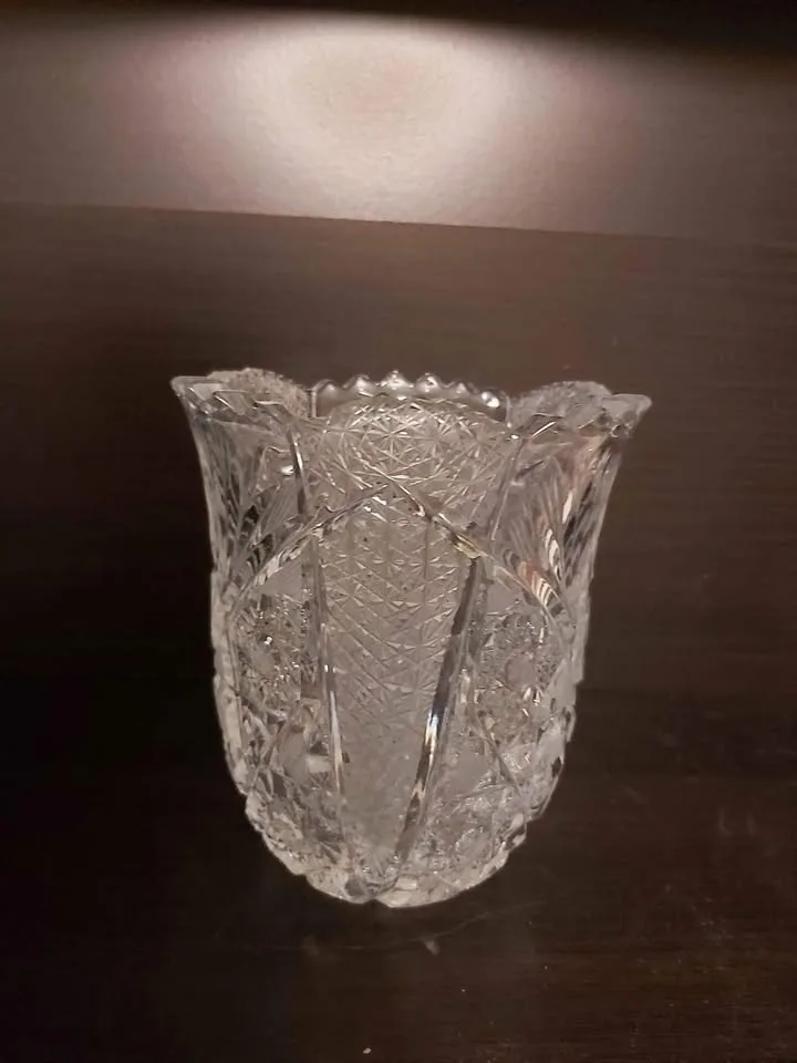 Vintage crystal vase image indicator(3)