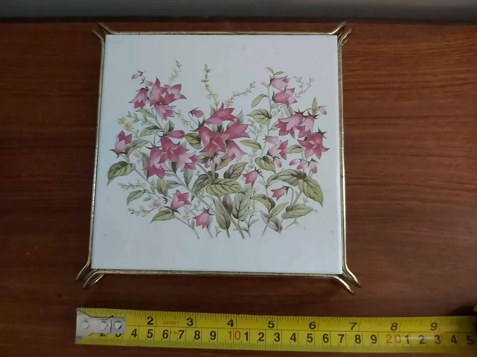 Vintage ceramic trivet, made in Italy image indicator(2)