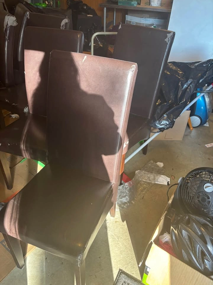Free- Set of 5 Leather Chairs (not broken) - photo 4