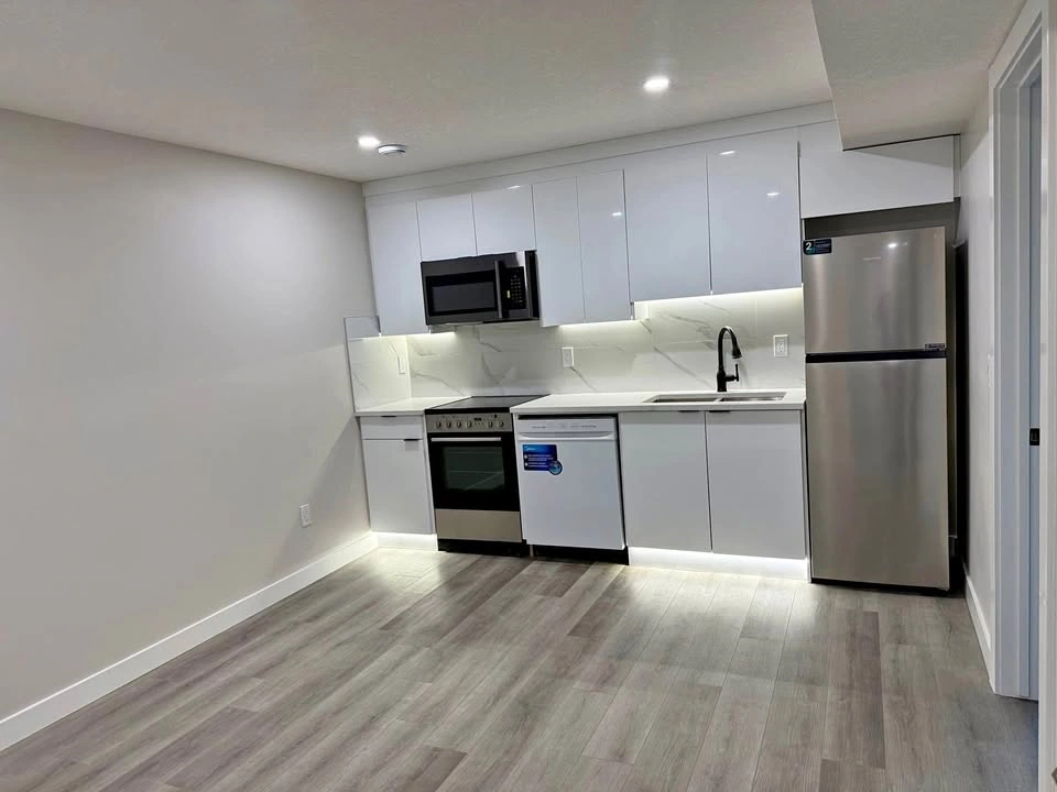 1 Bed 1 Bath Basement Suite Available May 1st!!