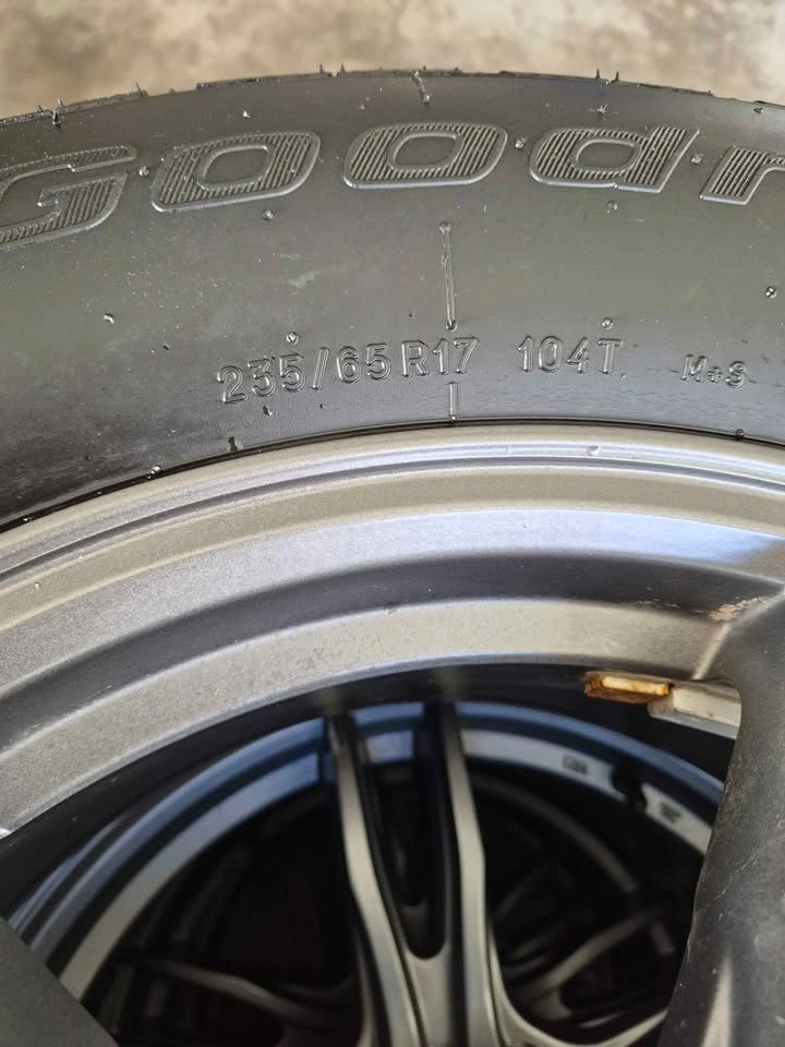 Winter tires 235/65 R17 with alloy wheels - photo 2