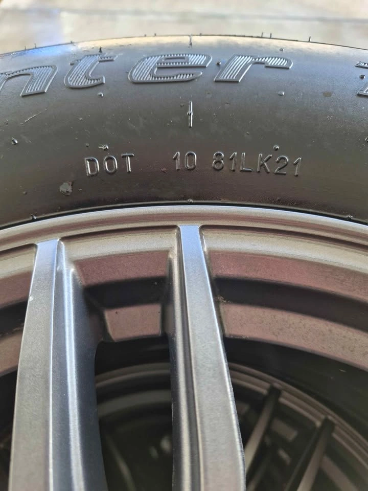 Winter tires 235/65 R17 with alloy wheels - photo 3