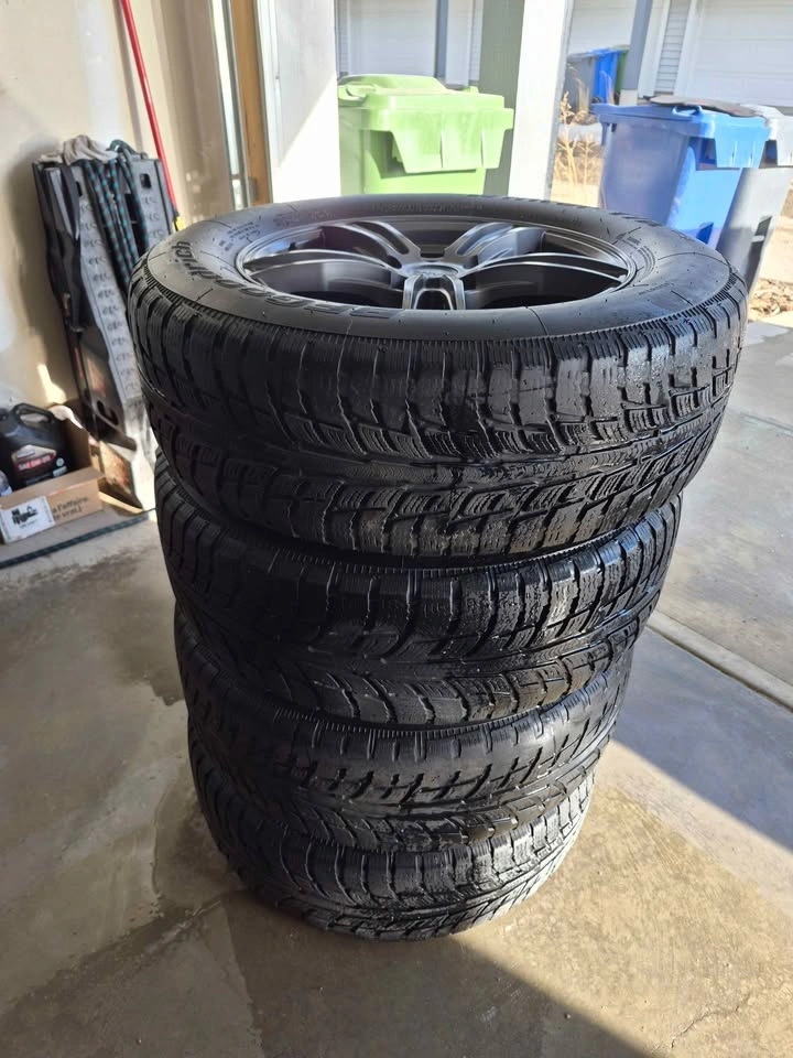 Winter tires 235/65 R17 with alloy wheels - photo 4