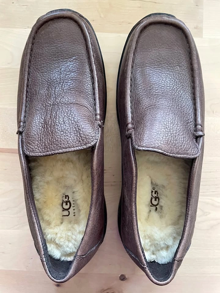 UGG Womens Leather Brown Slip On Moccasin Loafers Size US 7