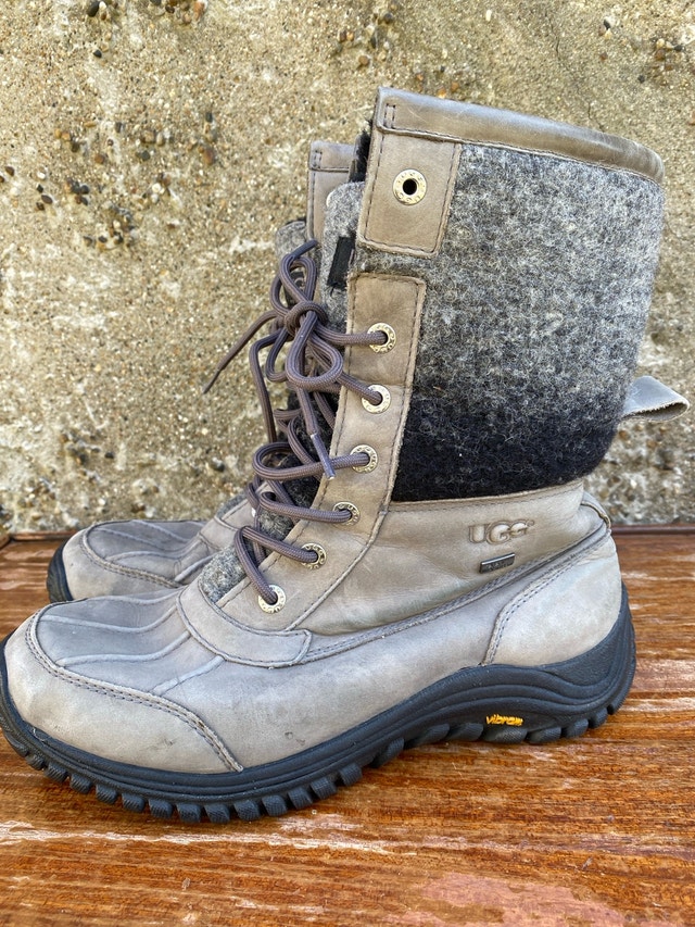 Ugg Boots - Sz 9 - photo 3