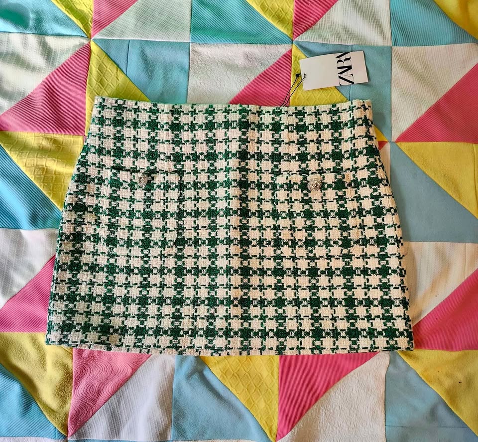 Green and white tweed skirt by Zara!