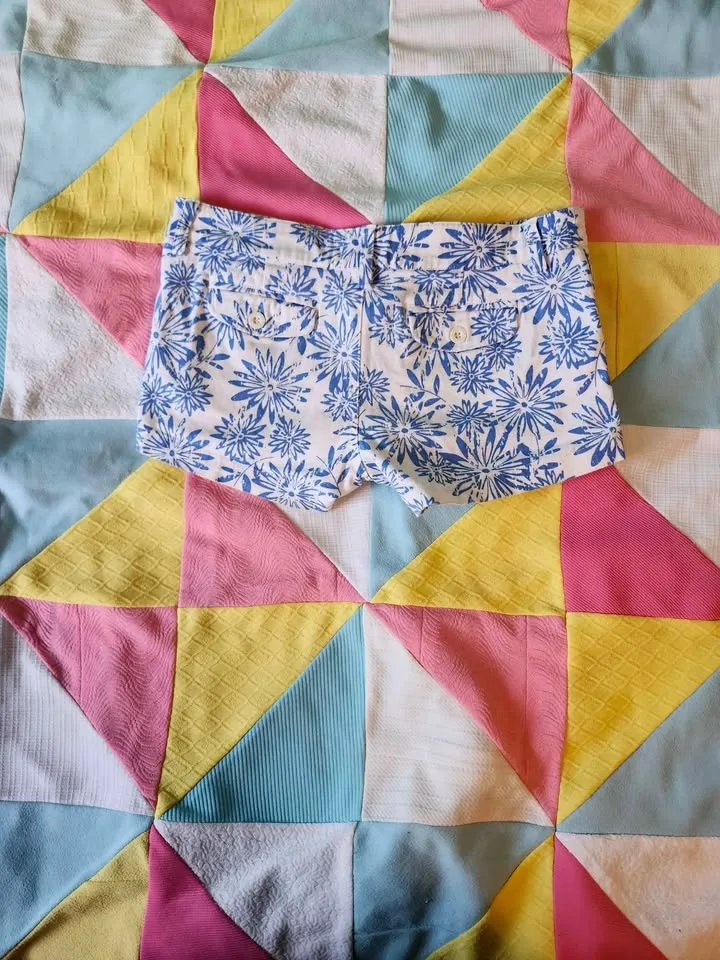 Blue and white 725 Originals shorts image indicator(2)