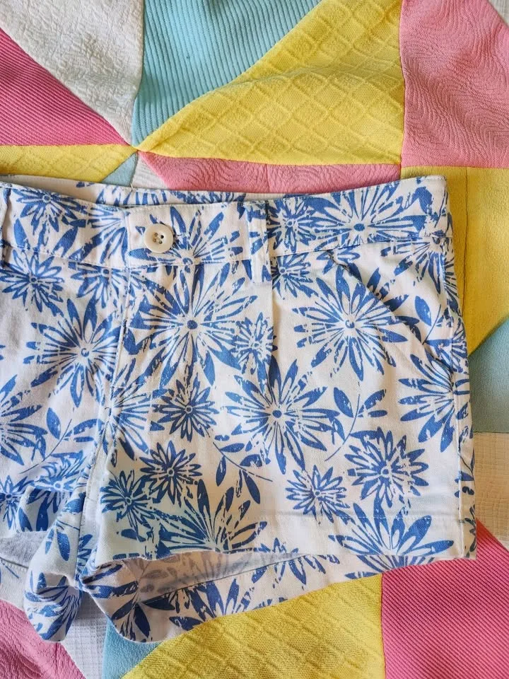 Blue and white 725 Originals shorts image indicator(3)