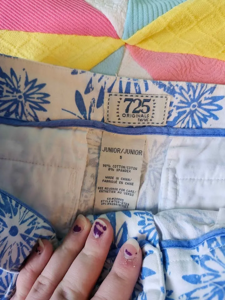 Blue and white 725 Originals shorts image indicator(4)