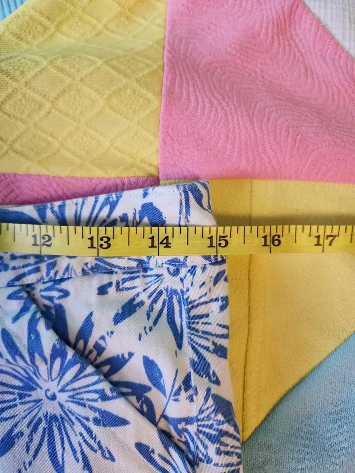 Blue and white 725 Originals shorts image indicator(6)