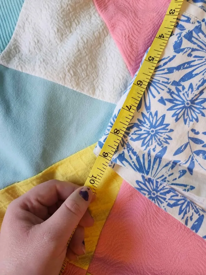 Blue and white 725 Originals shorts image indicator(7)