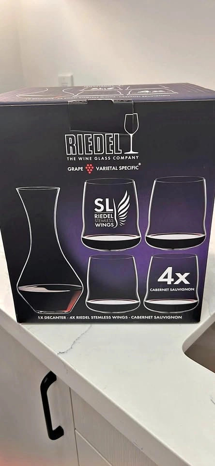 Riedel Stemless Wings Decanter and 4 Cabernet Sauvignon Glass Se