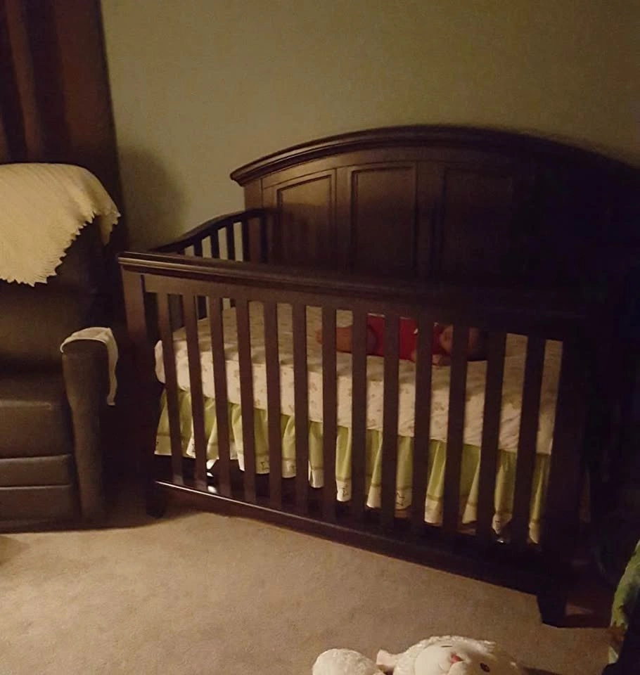 Solid Wood Crib Converts to Double Bed - photo 2