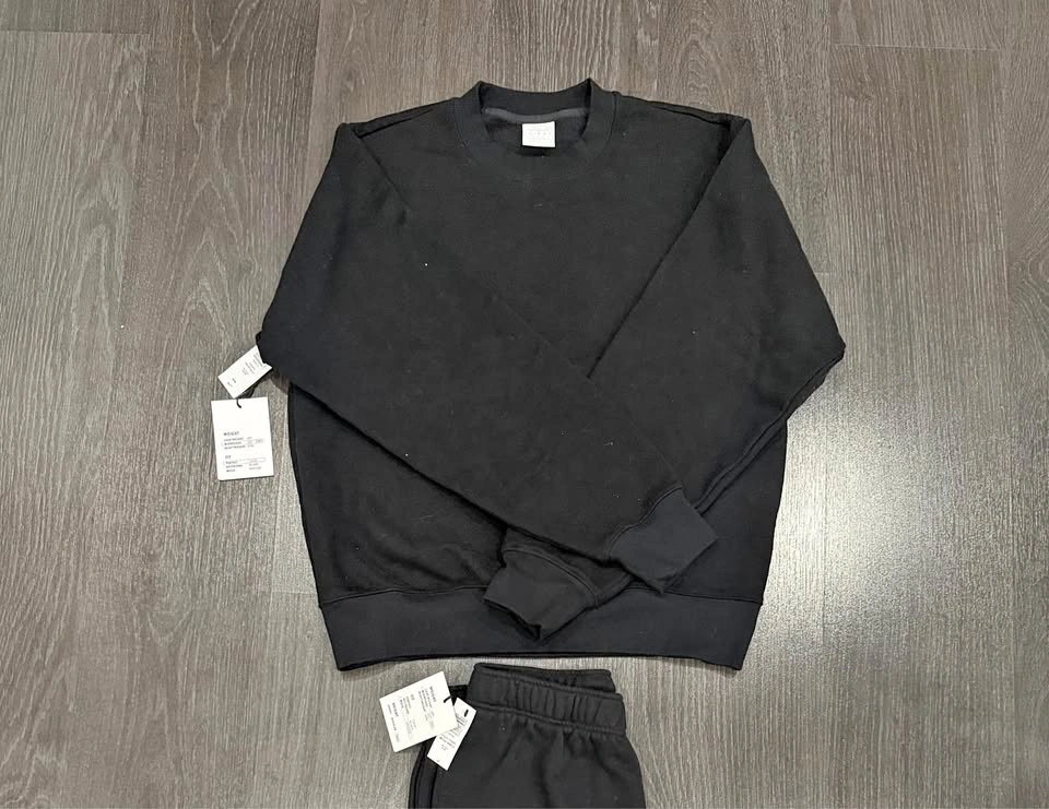 Aritzia Cozy Sweatfleece Perfect Crew Sweatshirt Size M NWT