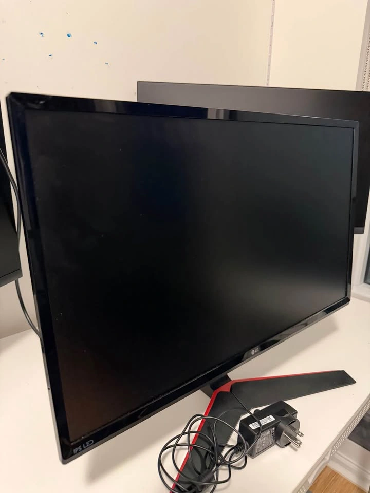 LG 24" Full HD IPS Gaming Monitor - photo 2