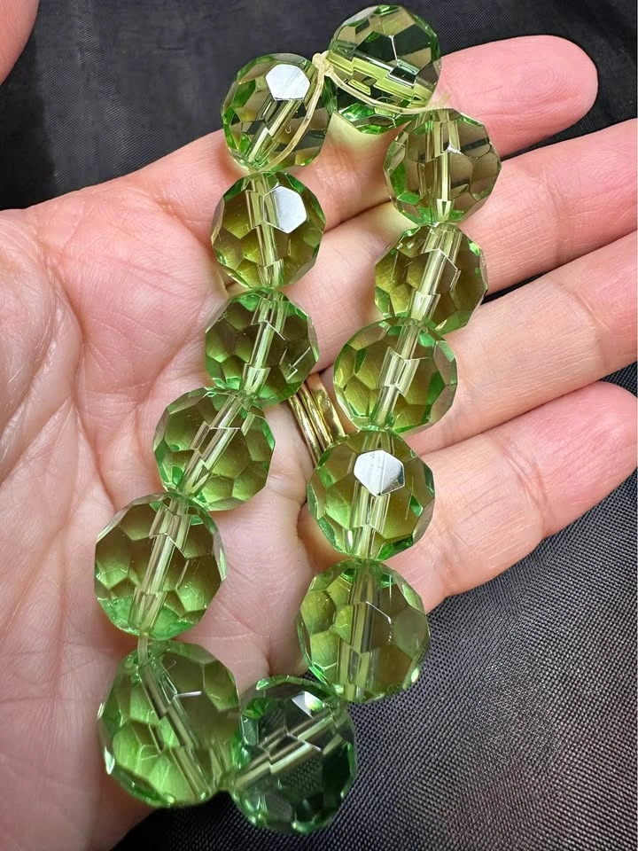 Green faceted bead bracelet