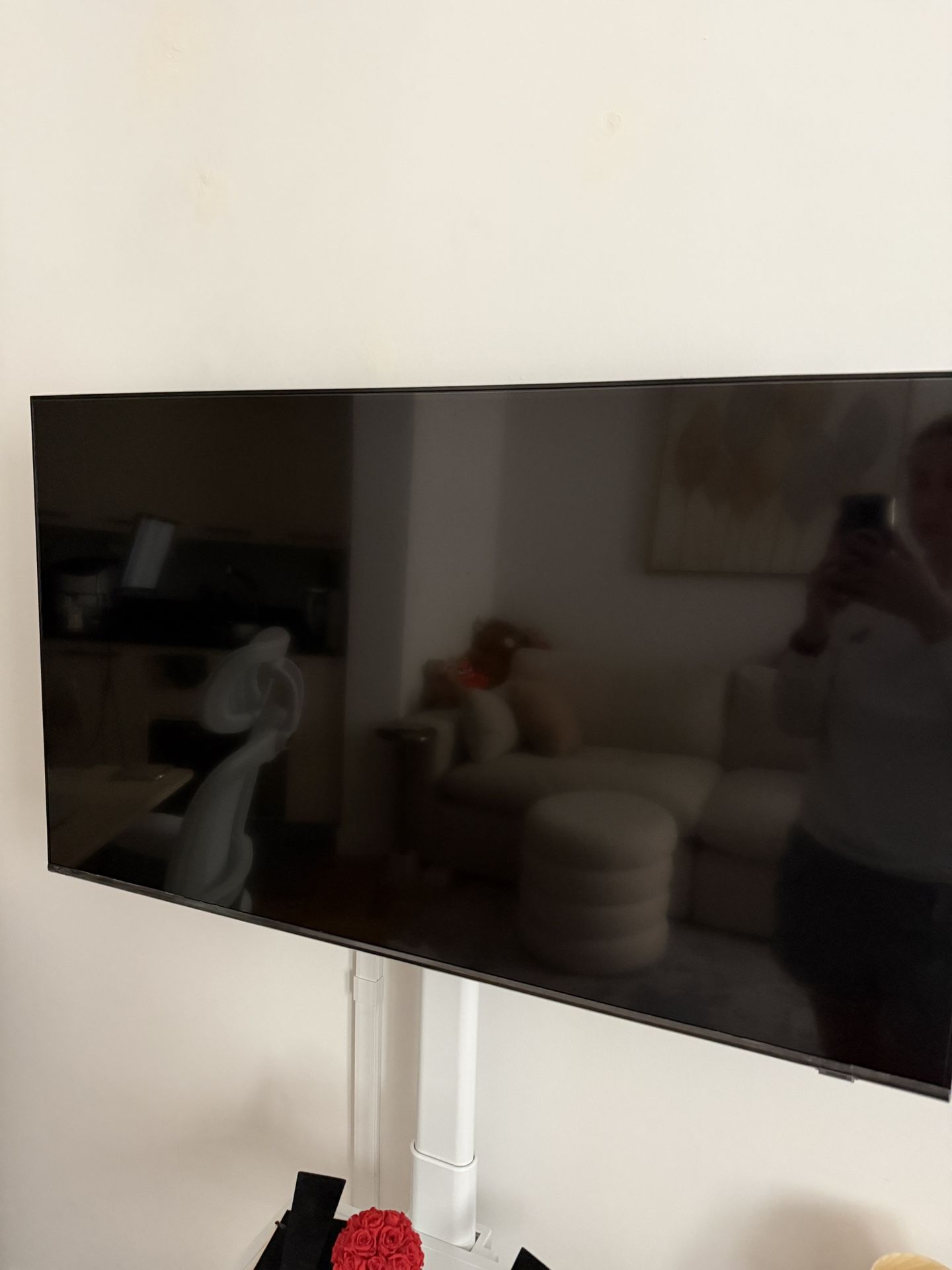 43in TV + Rolling TV Stand - photo 2