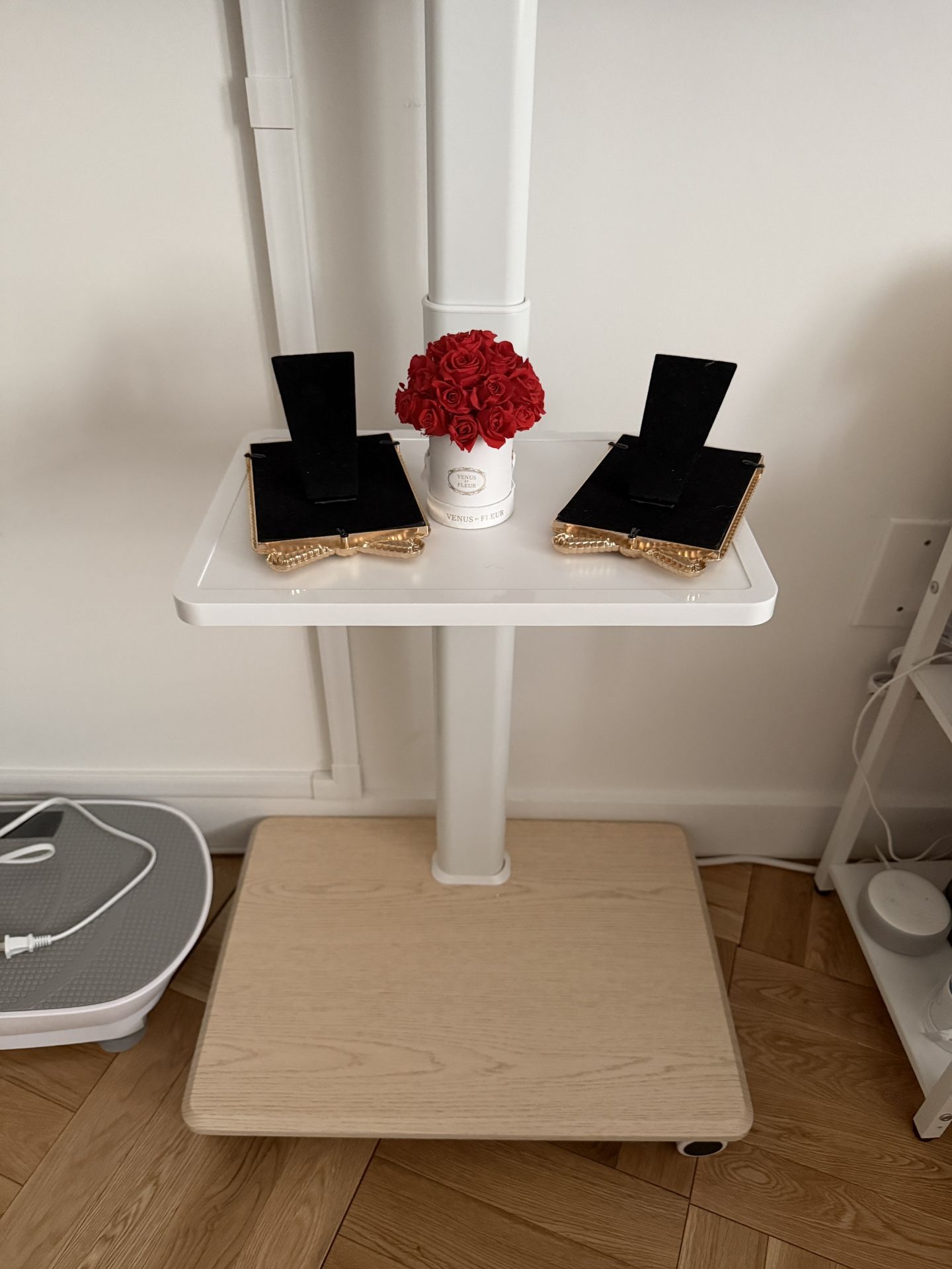 43in TV + Rolling TV Stand - photo 3