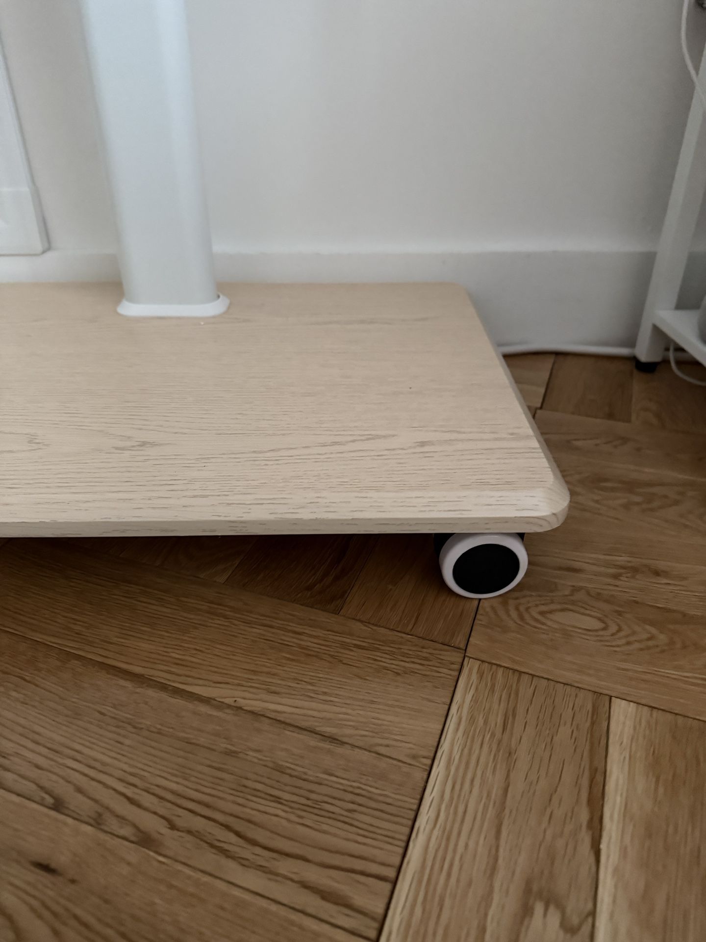 43in TV + Rolling TV Stand - photo 4