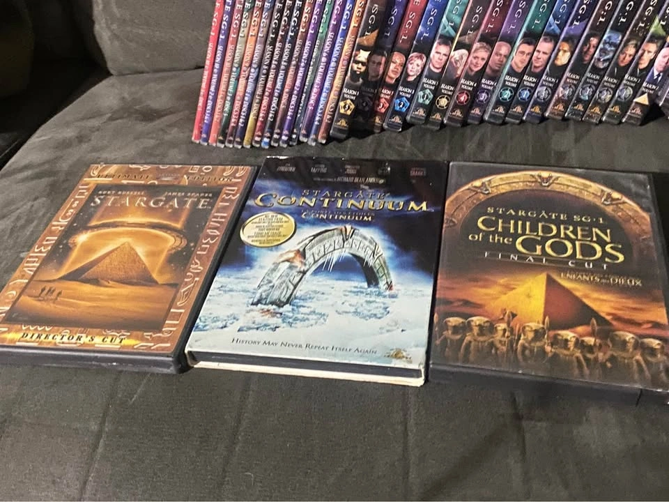 Stargate SG1 Seasons 2-10 + 3 Movies - photo 2