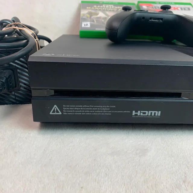 Xbox One + Controller + 2 Games image indicator(3)