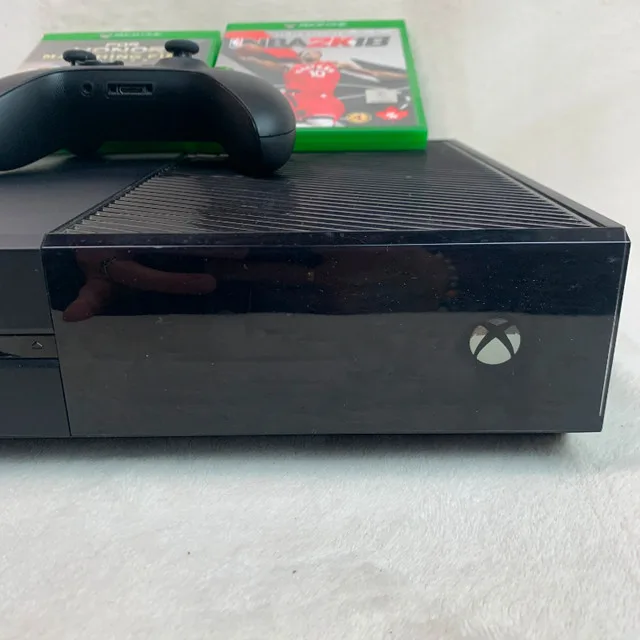 Xbox One + Controller + 2 Games image indicator(4)