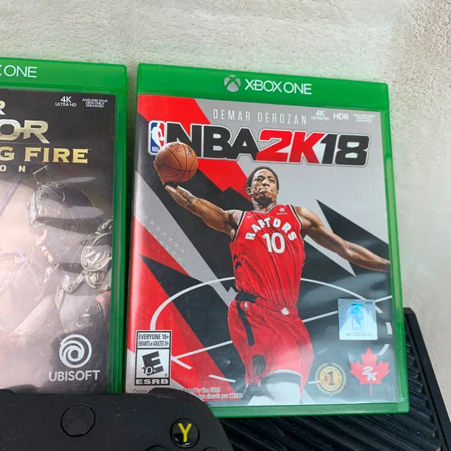 Xbox One + Controller + 2 Games image indicator(8)