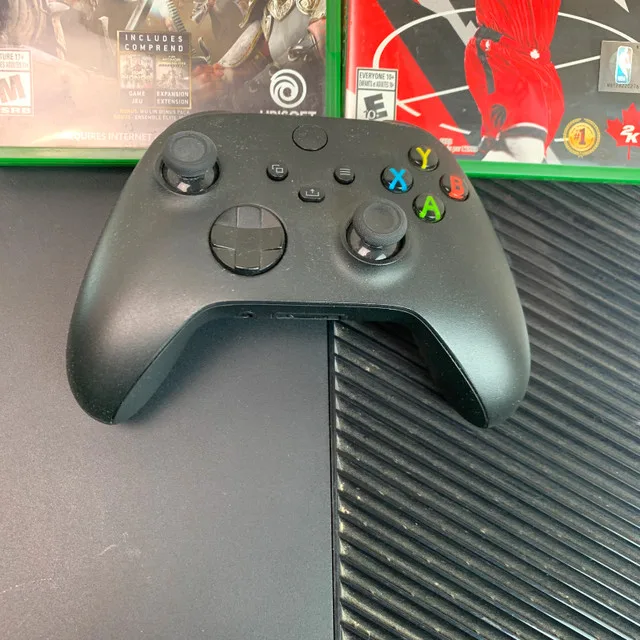 Xbox One + Controller + 2 Games image indicator(9)