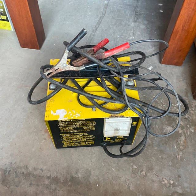 JOHN DEERE TY5109 BATTERY CHARGER 10 AMP - photo 2