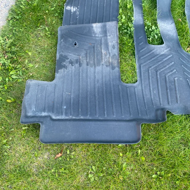 Kia Sedona Rubber Mat 2nd & 3rd Row - Great for Winter image indicator(3)