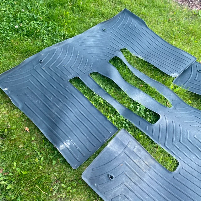 Kia Sedona Rubber Mat 2nd & 3rd Row - Great for Winter image indicator(4)