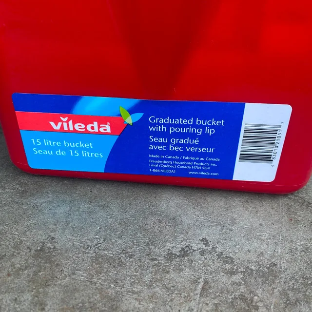 (5) Vileda 15 Liter Red Graduated Bucket w/ Pouring Lip image indicator(2)