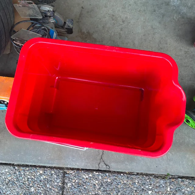 (5) Vileda 15 Liter Red Graduated Bucket w/ Pouring Lip image indicator(5)