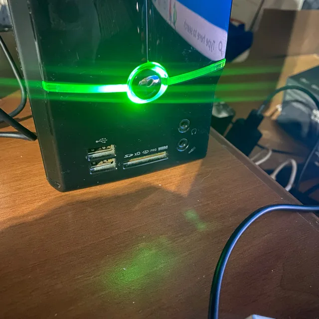 Compact PC eMachines 250gb AMD Radeon 1.65ghz 64bit image indicator(2)