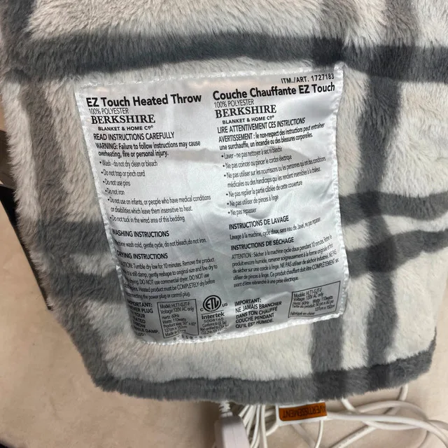 Berkshire Life Heated Throw 127 x 152 cm Faux Fur Gray image indicator(7)