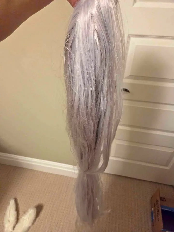Silver long wig thumbnail