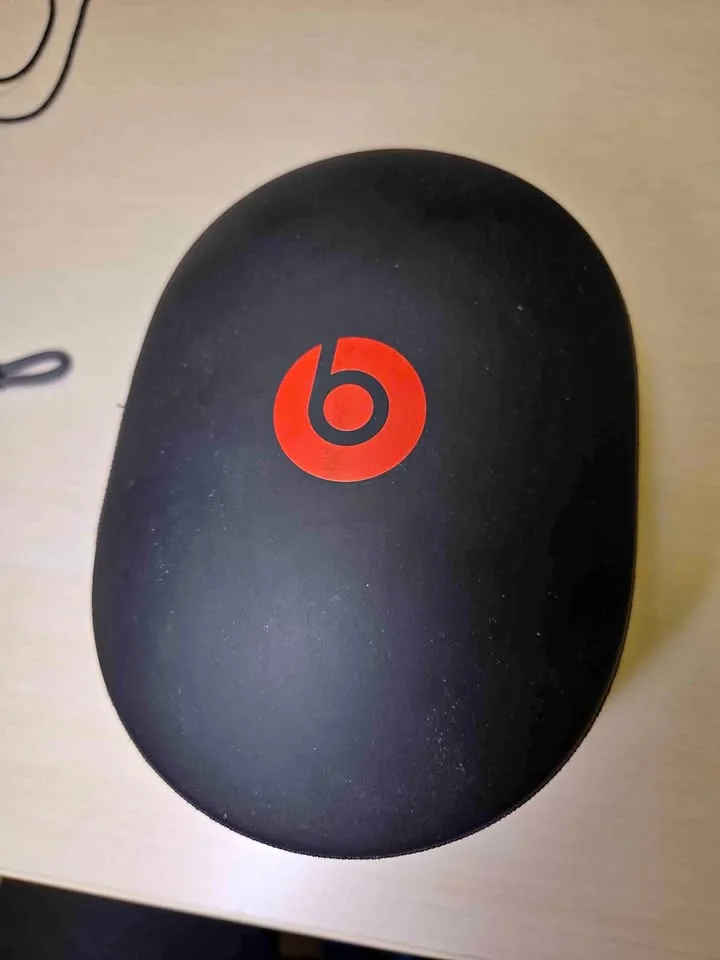 Barely used Beats headphone case thumbnail