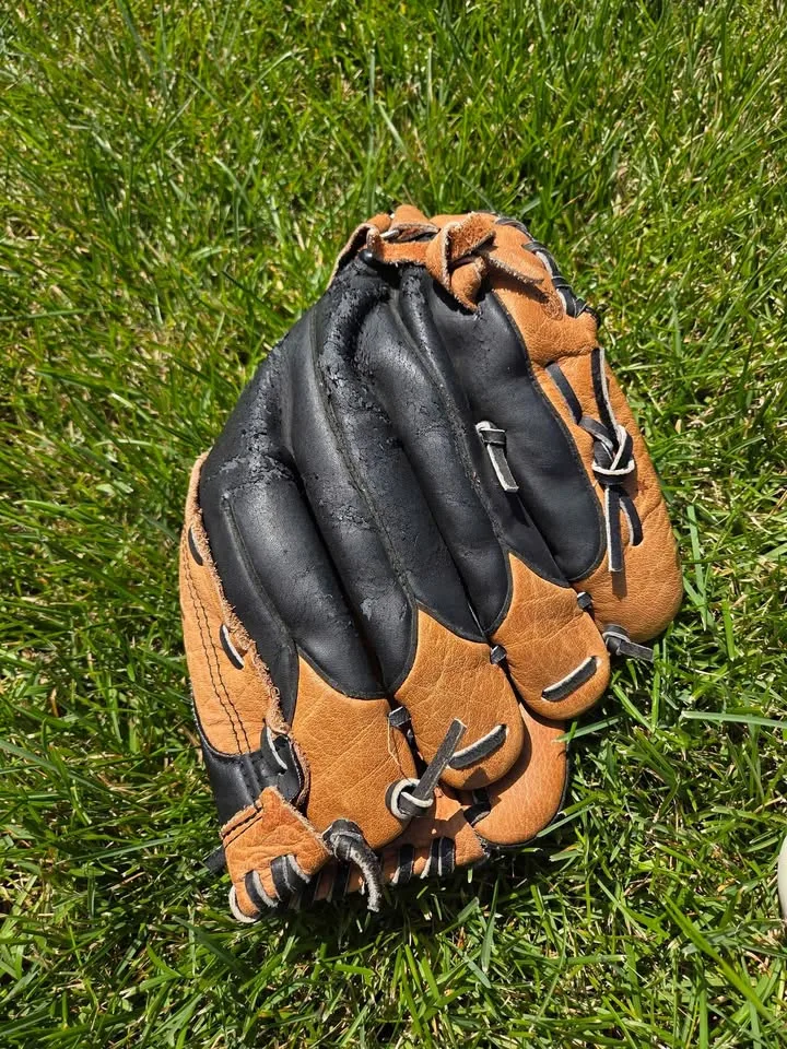 Louisville Slugger Genesis 1884 baseball gloves and baseball image indicator(4)