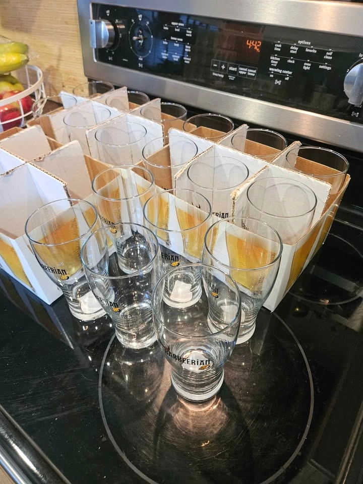 Set of 18 Matching Beer Glasses – New in Boxes - photo 3