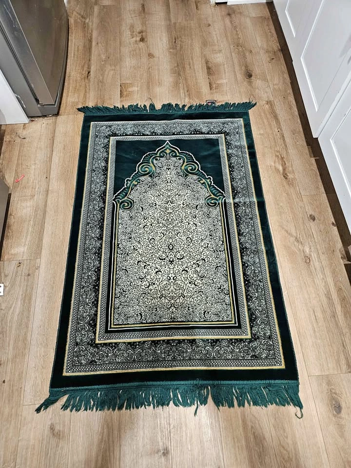 Decorative Prayer Rug / Floor Mat – Green & Gold (31.5" x 50")