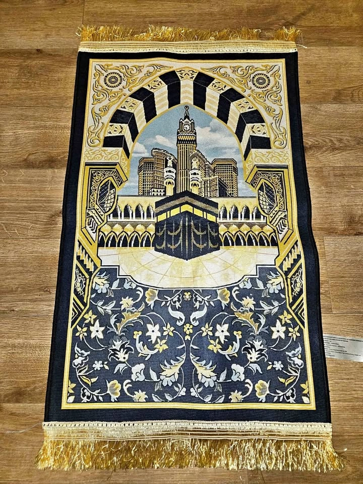Decorative Prayer Rug / Wall Tapestry – 35” x 20”