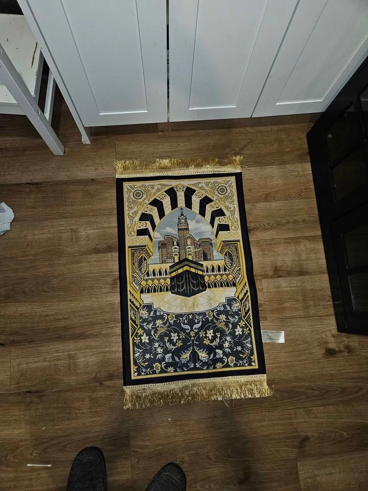 Decorative Prayer Rug / Wall Tapestry – 35” x 20” - photo 2