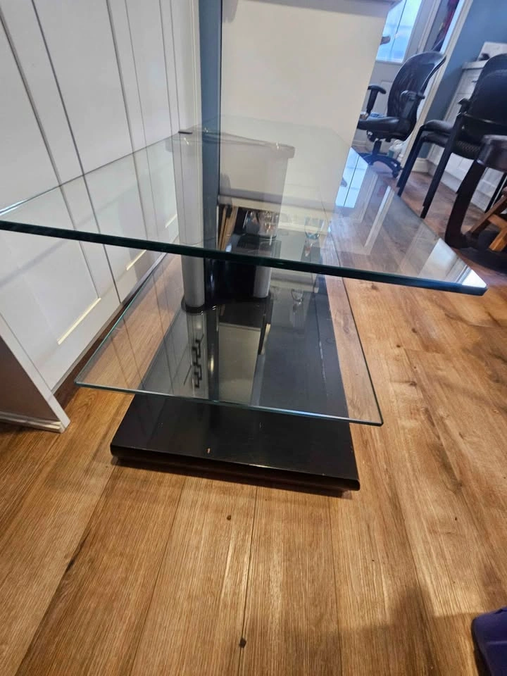 Modern Tempered Glass TV Stand / Media Console – Sturdy & Sleek - photo 3