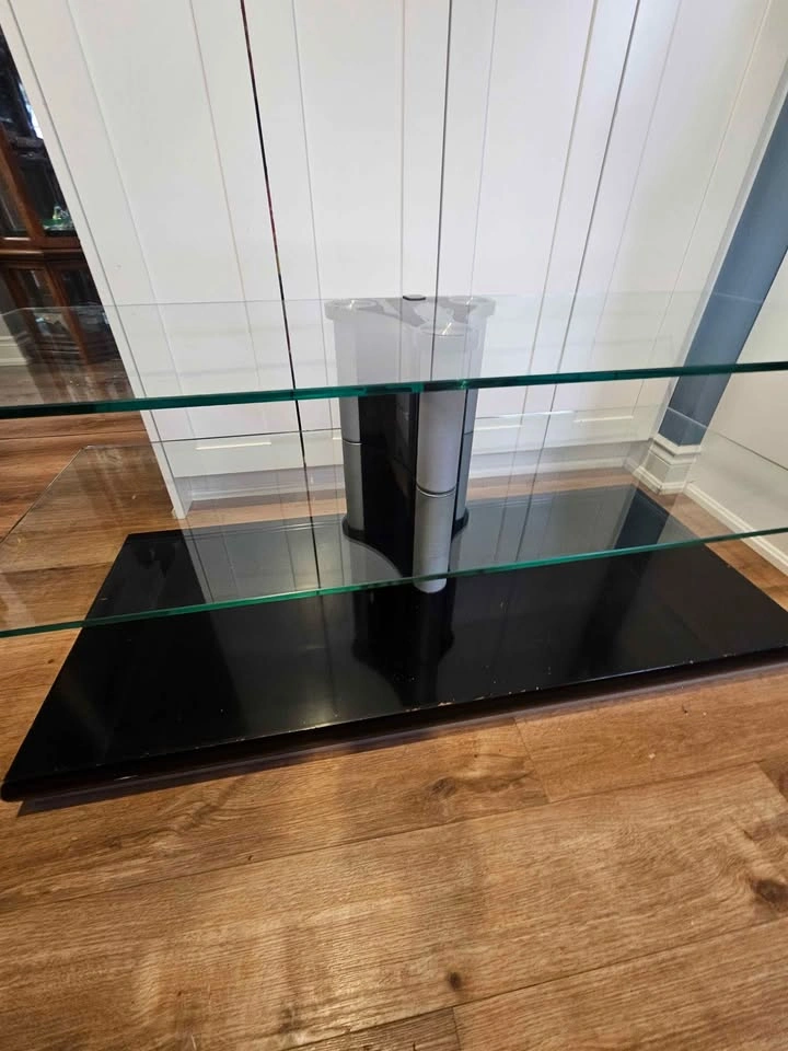 Modern Tempered Glass TV Stand / Media Console – Sturdy & Sleek - photo 4