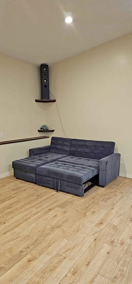 Like New King Size Pull Out Sectional