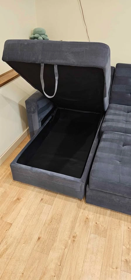 Like New King Size Pull Out Sectional - photo 5