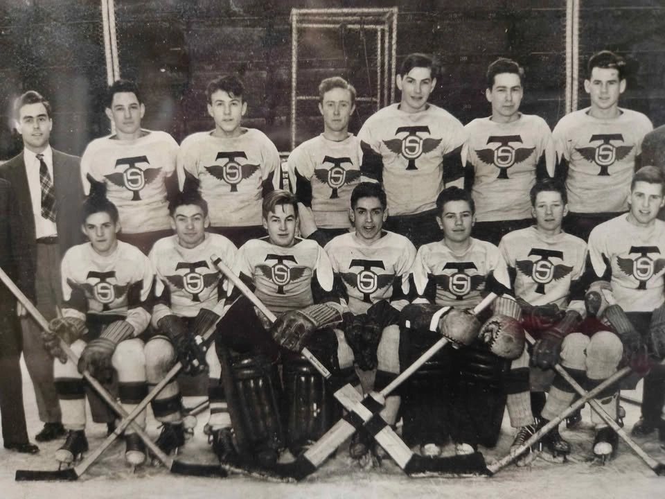 Vintage UTS Hockey Team Photo - Framed - photo 3