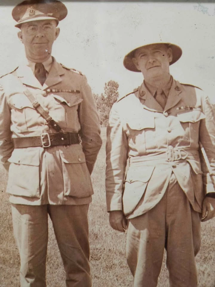 Vintage WWII Canadian Army Officers Photo - Framed - photo 2