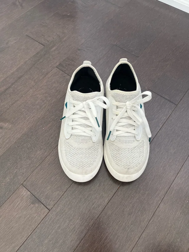 Women’s : 7 & Men’s : 6 Vessi Sneakers - waterproof